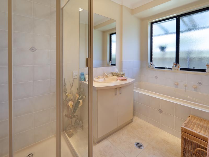 2 Johnson Court, Howlong NSW 2643