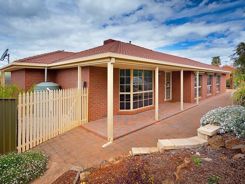 6 Selwyn Court, Thurgoona NSW 2640
