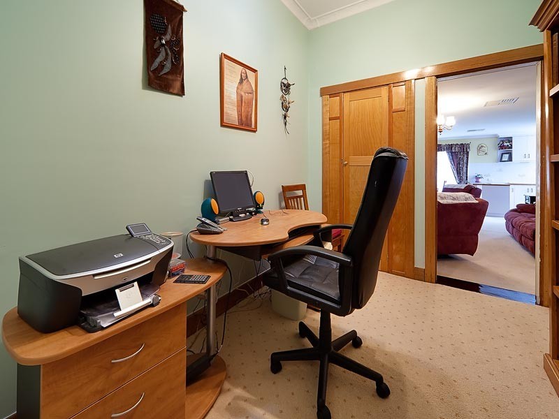 108 Hovell Street, Howlong NSW 2643