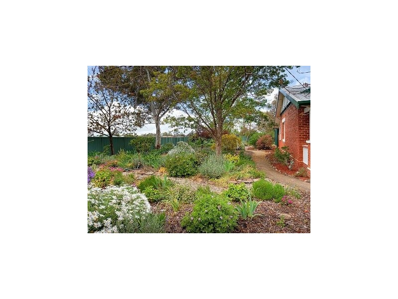 108 Hovell Street, Howlong NSW 2643