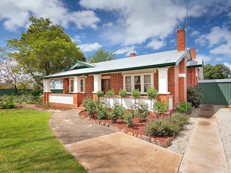 108 Hovell Street, Howlong NSW 2643