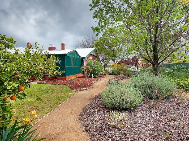 108 Hovell Street, Howlong NSW 2643