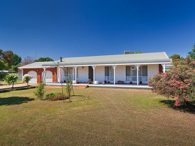 102 Hoddle Street, Howlong NSW 2643
