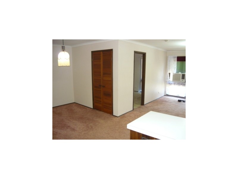 2/405 Griffith Road, Lavington NSW 2641