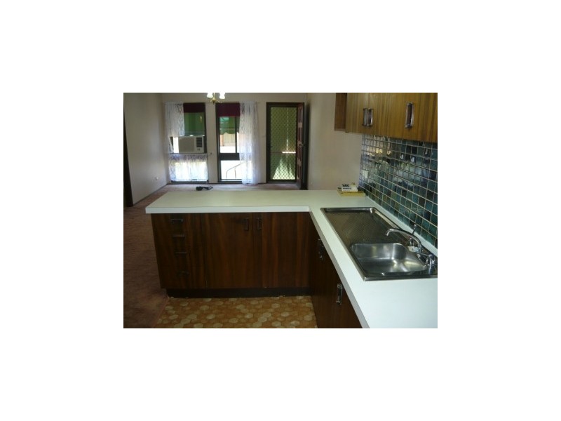 2/405 Griffith Road, Lavington NSW 2641