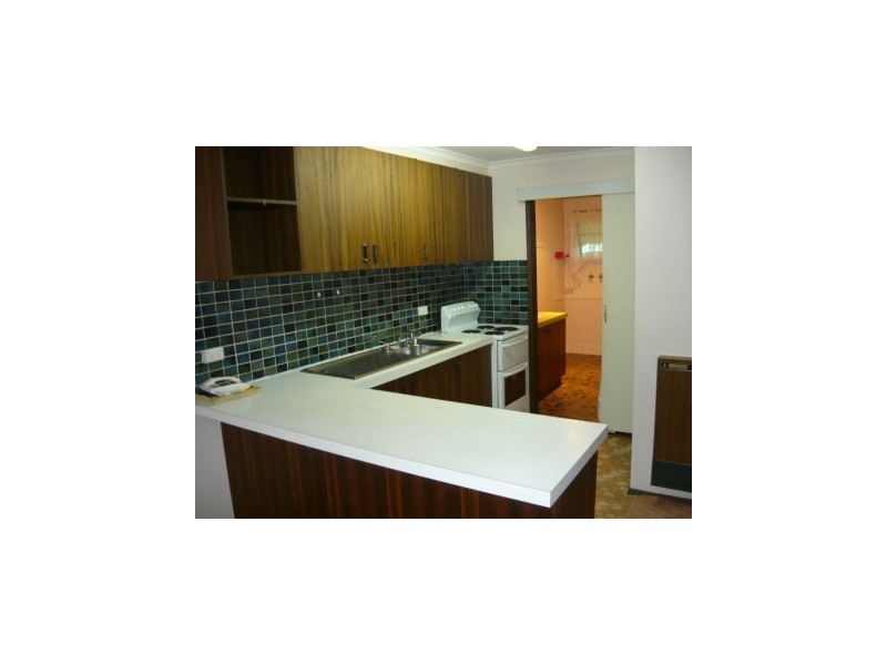 2/405 Griffith Road, Lavington NSW 2641