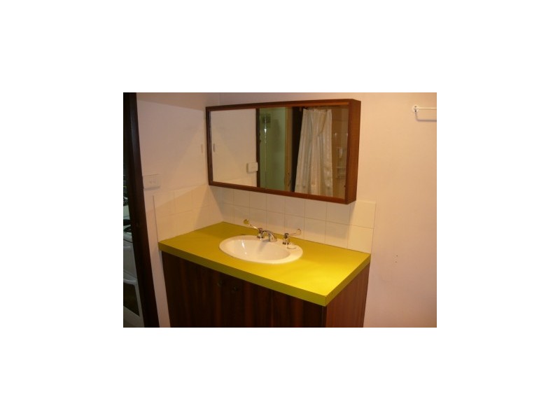 2/405 Griffith Road, Lavington NSW 2641