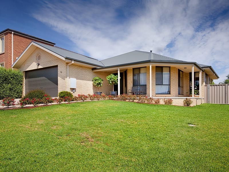 21 Mountain Way, Lavington NSW 2641