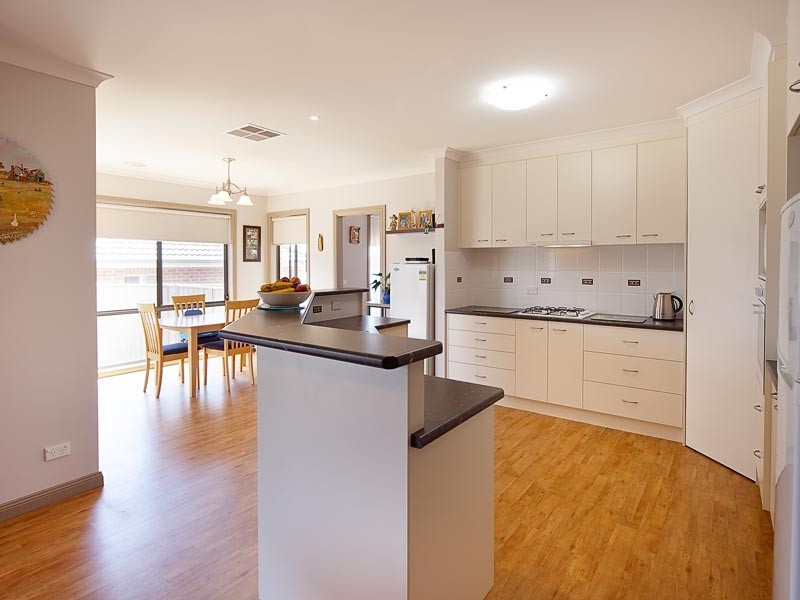 21 Mountain Way, Lavington NSW 2641