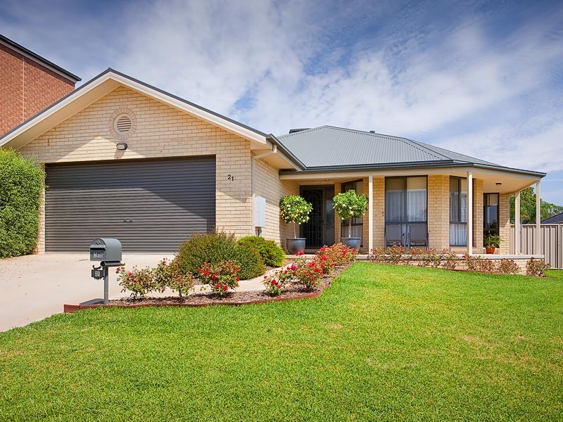 21 Mountain Way, Lavington NSW 2641