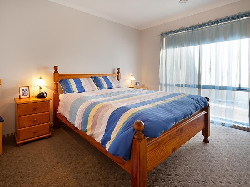 21 Mountain Way, Lavington NSW 2641