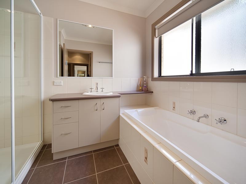 21 Mountain Way, Lavington NSW 2641