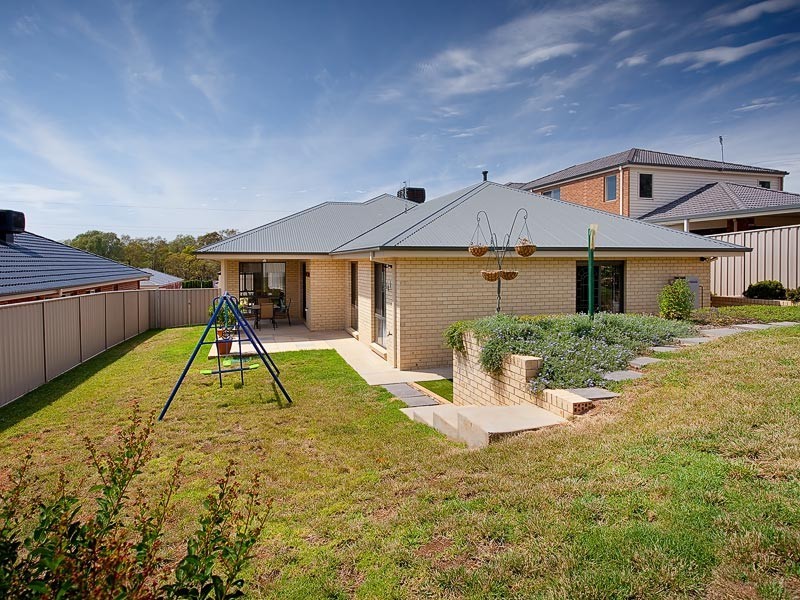 21 Mountain Way, Lavington NSW 2641