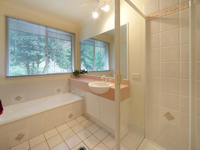 94 Hoddle Street, Howlong NSW 2643