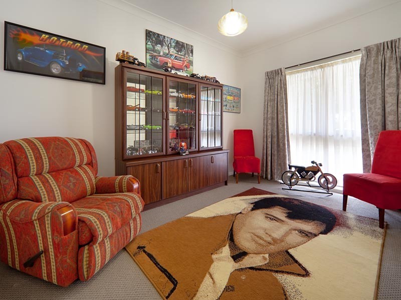 523 Kemp Street, Lavington NSW 2641