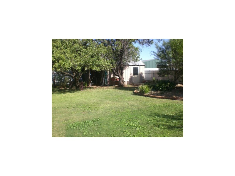 105 Bank Street, Howlong NSW 2643