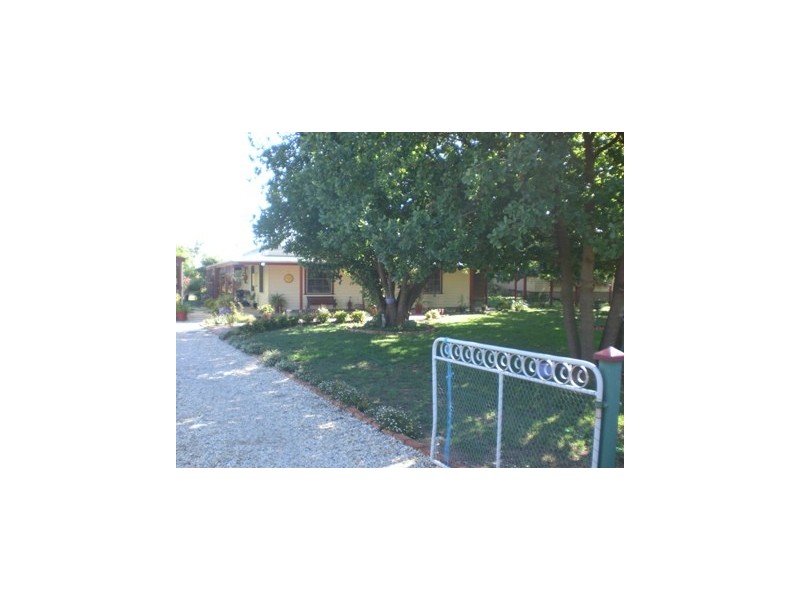 105 Bank Street, Howlong NSW 2643