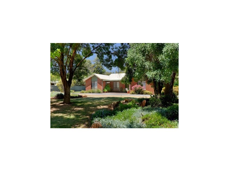 126 Bank Street, Howlong NSW 2643