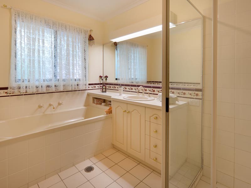 126 Bank Street, Howlong NSW 2643