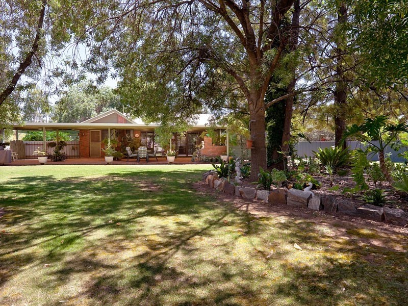 126 Bank Street, Howlong NSW 2643