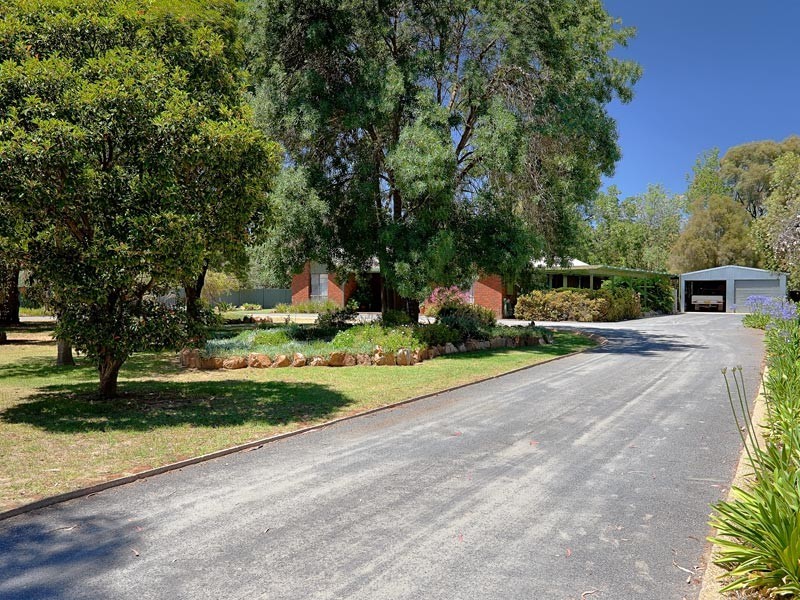 126 Bank Street, Howlong NSW 2643