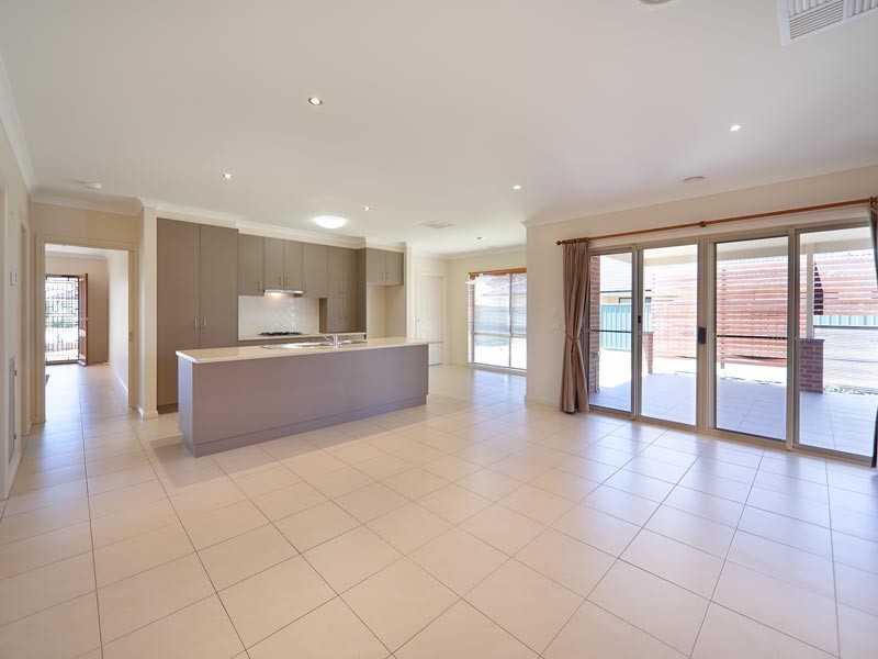 158 Kennedy Street, Howlong NSW 2643