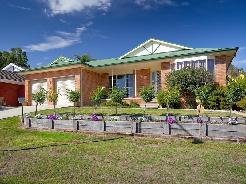 6 Dimbanna Court, Lavington NSW 2641