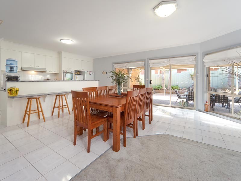 6 Dimbanna Court, Lavington NSW 2641