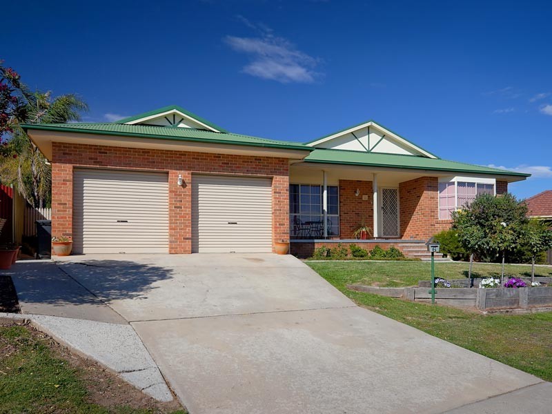 6 Dimbanna Court, Lavington NSW 2641