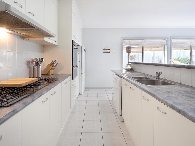 6 Dimbanna Court, Lavington NSW 2641