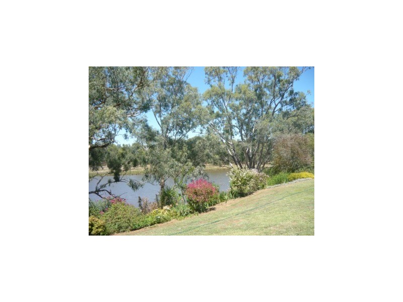 11 Orchard Way, Howlong NSW 2643
