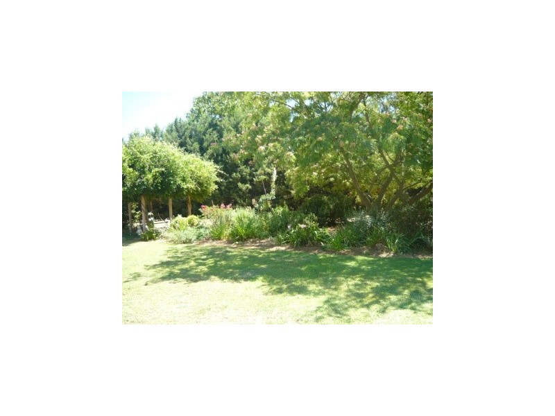 11 Orchard Way, Howlong NSW 2643