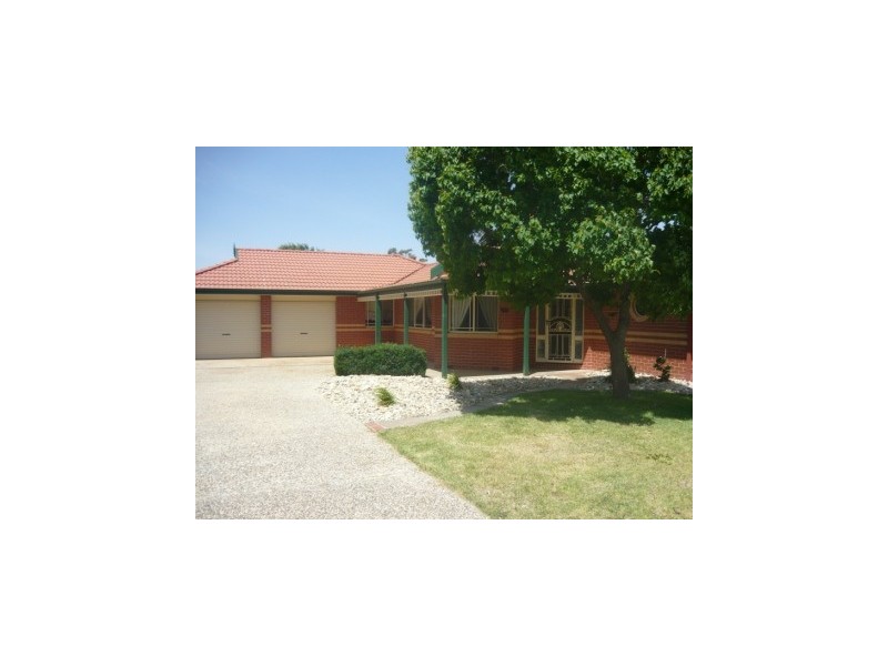449  Schaefer Street, Lavington NSW 2641