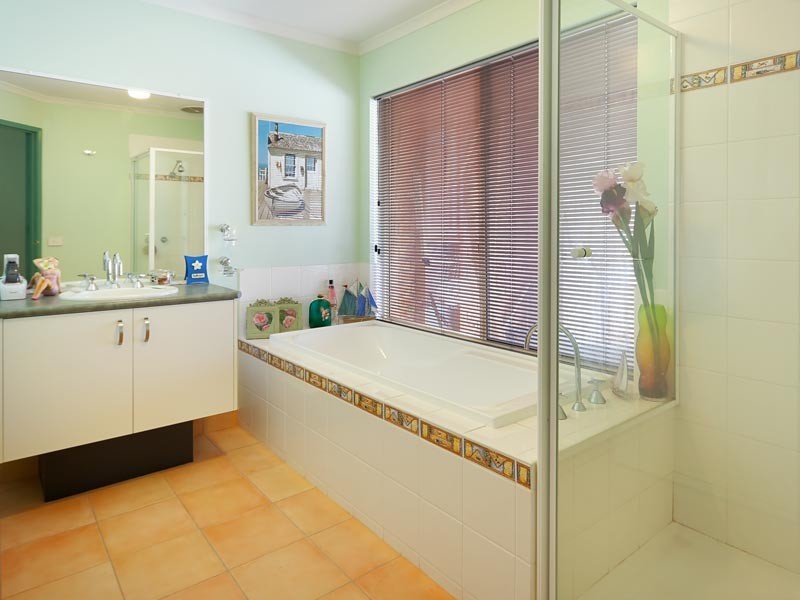 16 Ironbark Way, Thurgoona NSW 2640