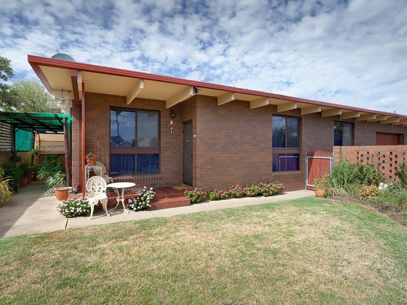 2/500 Prune Street, Lavington NSW 2641