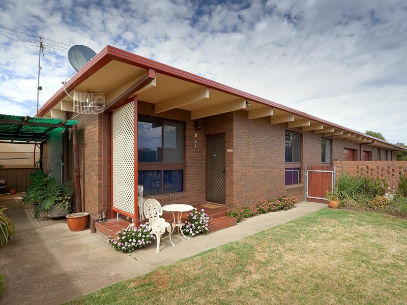 2/500 Prune Street, Lavington NSW 2641