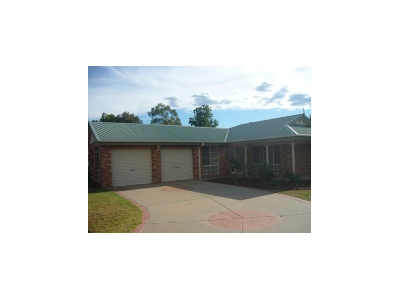 5 Larmer Street, Howlong NSW 2643