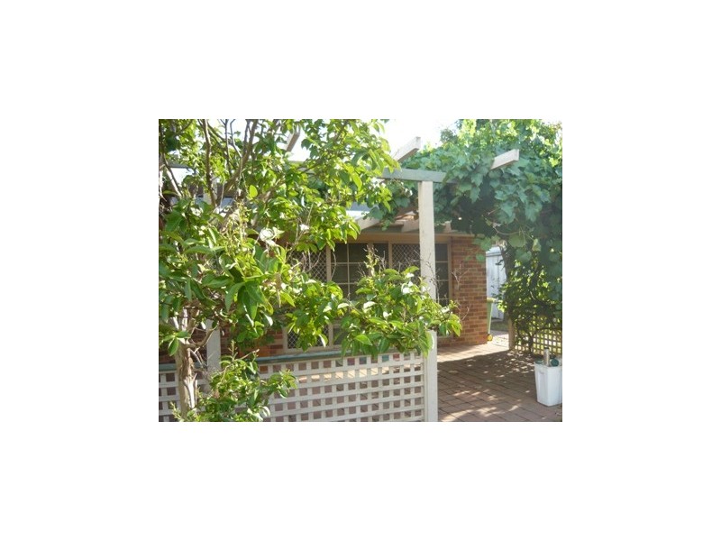 5 Larmer Street, Howlong NSW 2643
