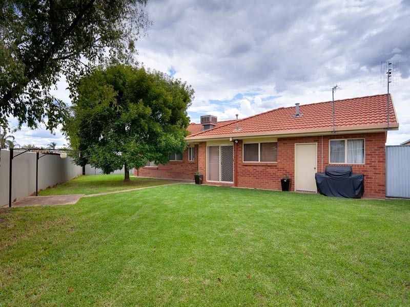 2/416 Tumgarra Place, Lavington NSW 2641