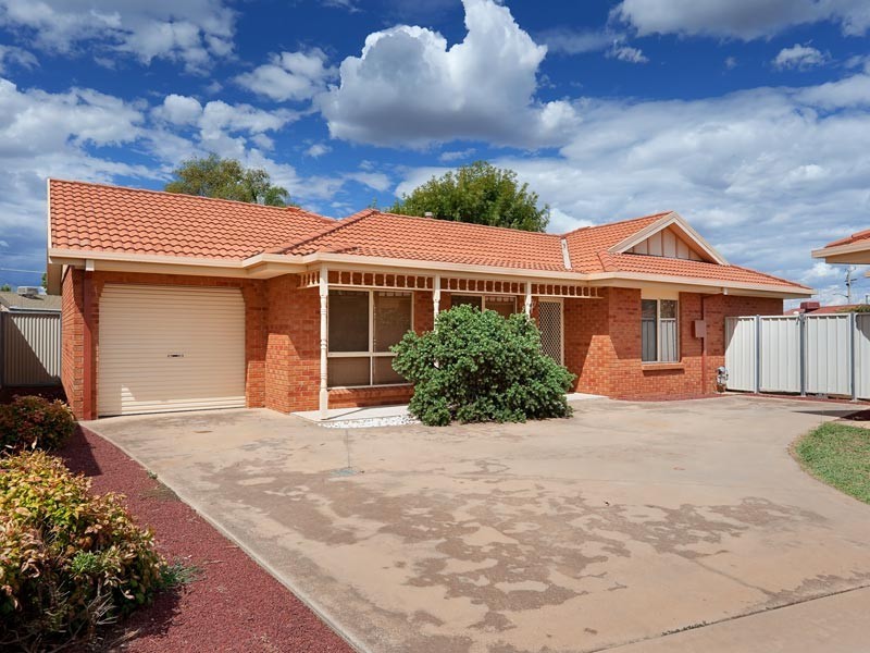2/416 Tumgarra Place, Lavington NSW 2641