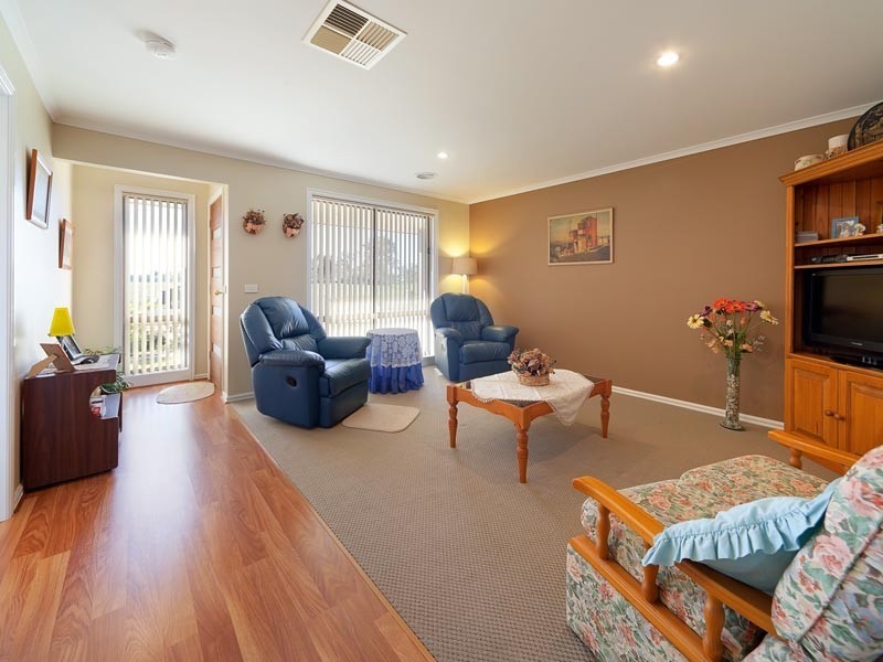 74 Jude Street, Howlong NSW 2643