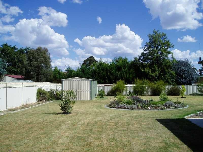 74 Jude Street, Howlong NSW 2643