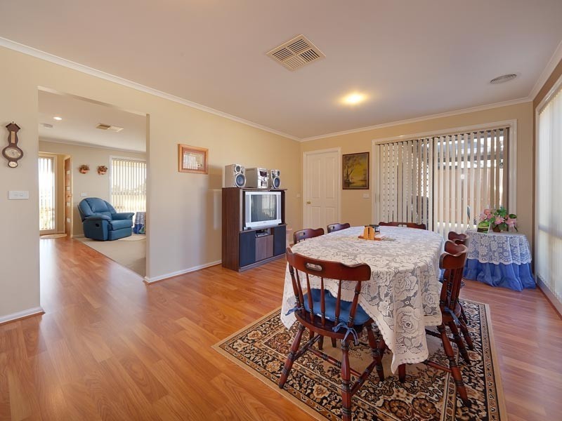 74 Jude Street, Howlong NSW 2643