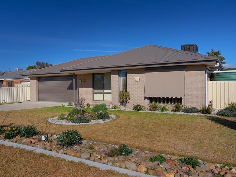 74 Jude Street, Howlong NSW 2643