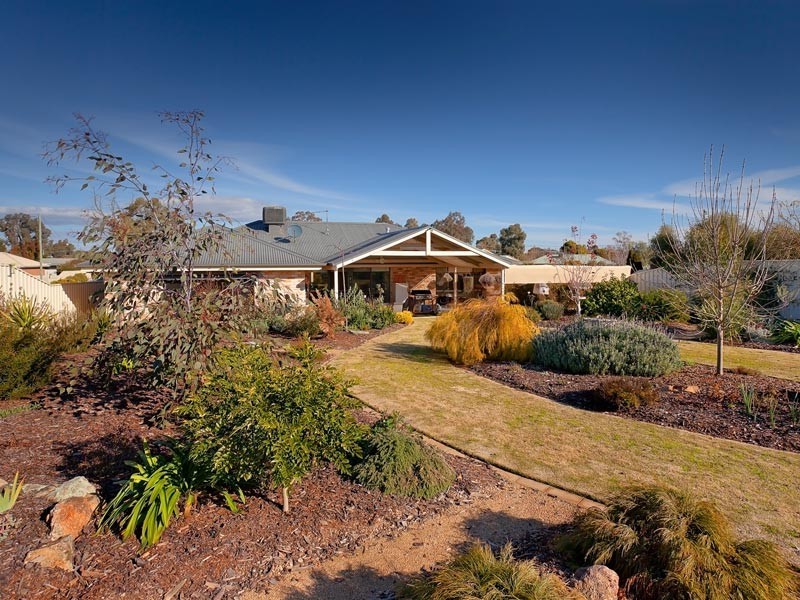169 Golf Club Drive, Howlong NSW 2643