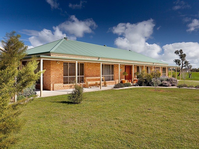 243 Fielder Moll Road “Airlie”, Gerogery NSW 2642