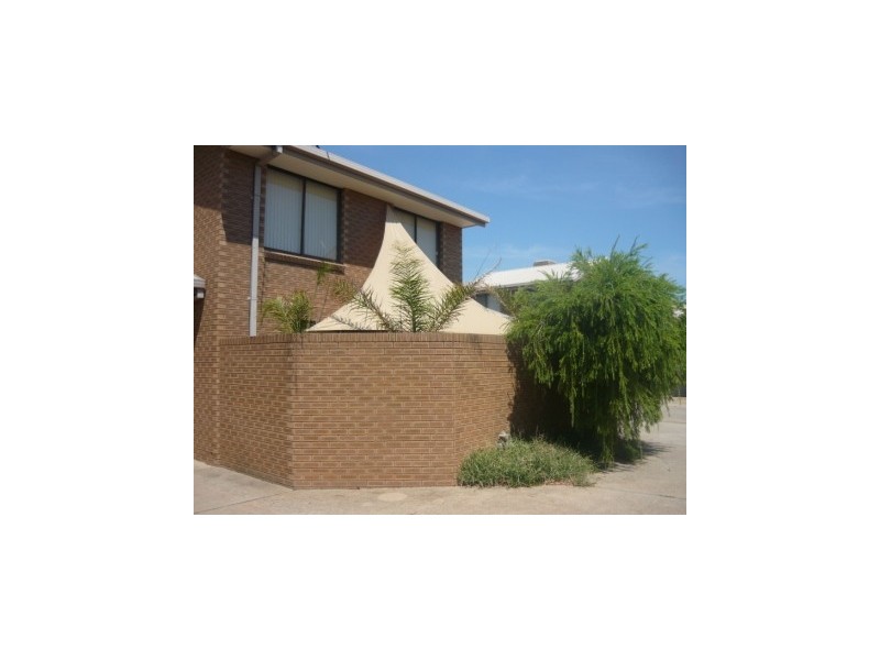 9/413 Bevan Street, Lavington NSW 2641