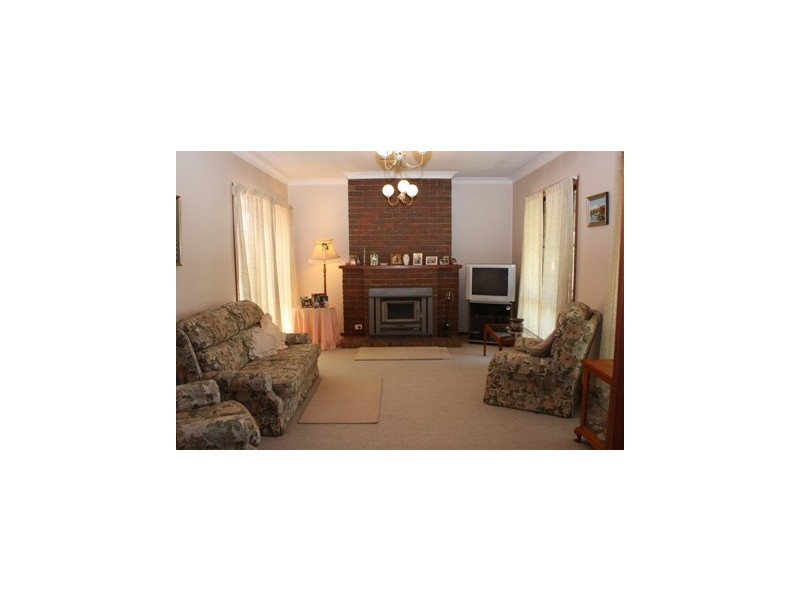 61 Thomas Avenue, Corowa NSW 2646