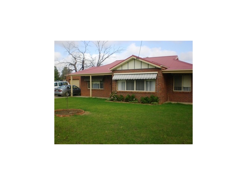 111 Sturt Street, Howlong NSW 2643