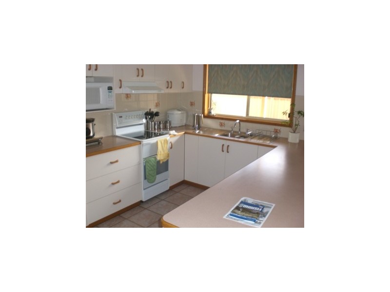 111 Sturt Street, Howlong NSW 2643